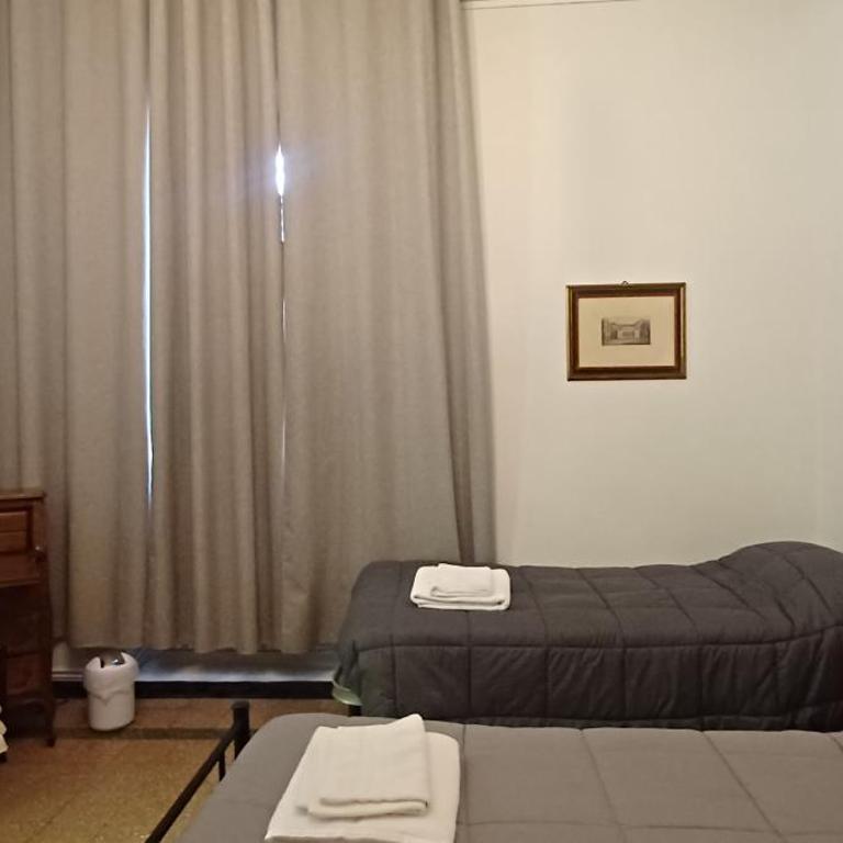 Home Sweet Home 3 - Affittacamere Lucca - Camera Quadrupla con Bagno in Comune - 10
