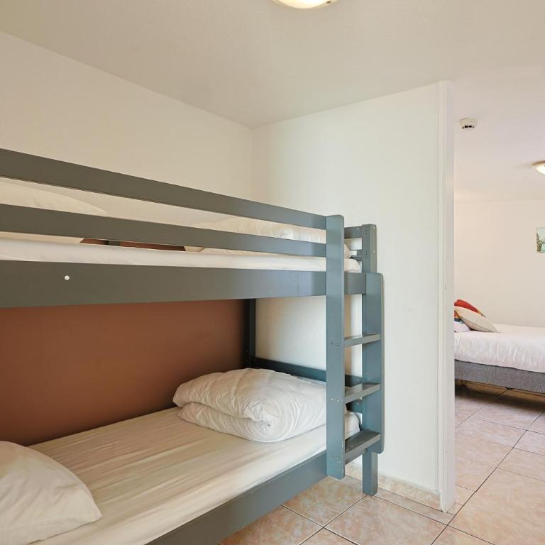 Logis Hotel l'Esterella - Chambre Quadruple avec Douche - 1