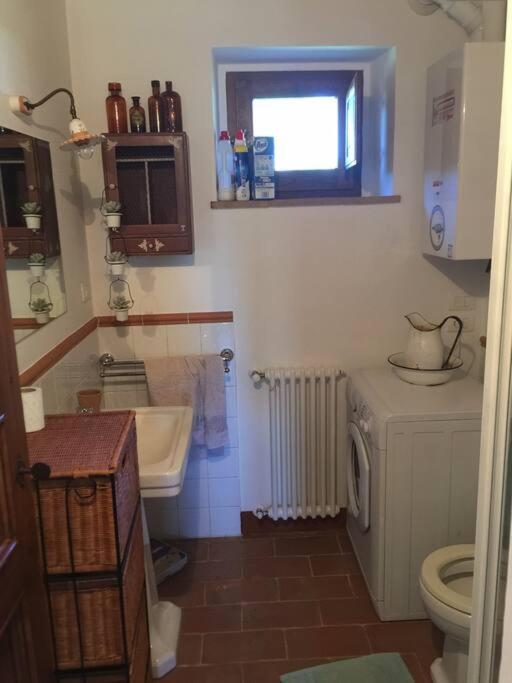 Tuscan country house for 6 people, ideally located - Three-Bedroom House - 2