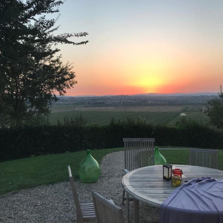 Tuscan country house for 6 people, ideally located - Three-Bedroom House - 6
