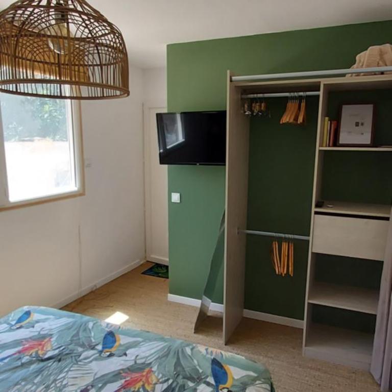 Chambres d'hôtes Un Eté Sans Fin à 50 m de la plage à Canet plage - Double Room with Garden View - 8