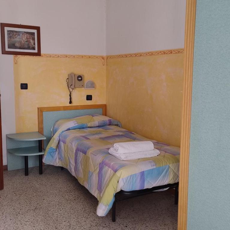 Hotel Rosy - Camera Singola con Bagno Privato Esterno - 1