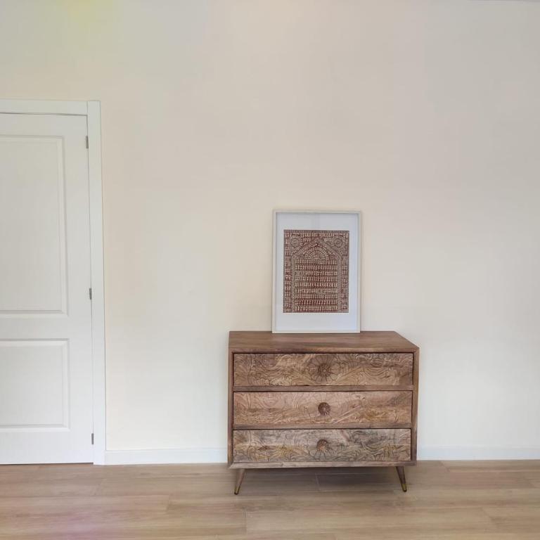 Bonita casa blanca en el bosque. - Two-Bedroom House - 24