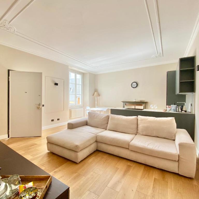 Vincent's artwork - Two-Bedroom Apartment - 3