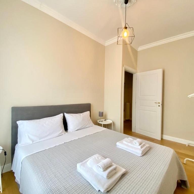 Vincent's artwork - Two-Bedroom Apartment - 10
