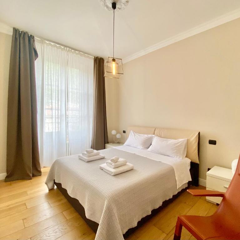 Vincent's artwork - Two-Bedroom Apartment - 7