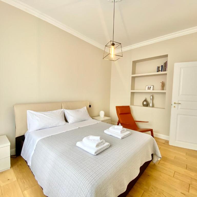 Vincent's artwork - Two-Bedroom Apartment - 8