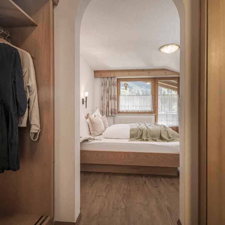 Brückenhof - Doppelzimmer mit Bergblick - 11