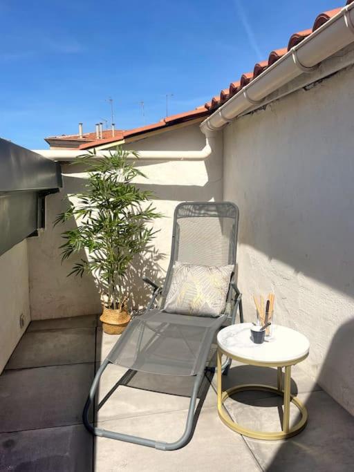 Charme urbain sous les toits-Terrasse/Clim/Parking - Appartement 2 Chambres - 22