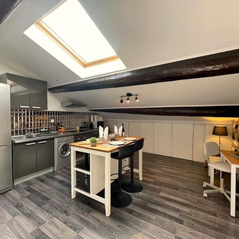 Charme urbain sous les toits-Terrasse/Clim/Parking - Appartement 2 Chambres - 13