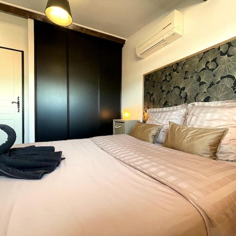 Charme urbain sous les toits-Terrasse/Clim/Parking - Appartement 2 Chambres - 11