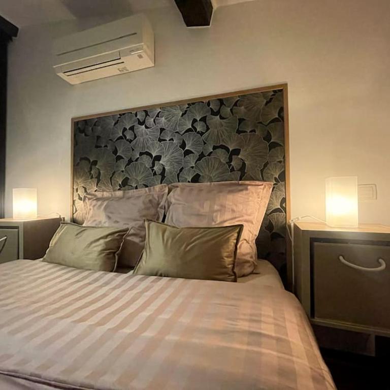 Charme urbain sous les toits-Terrasse/Clim/Parking - Appartement 2 Chambres - 30