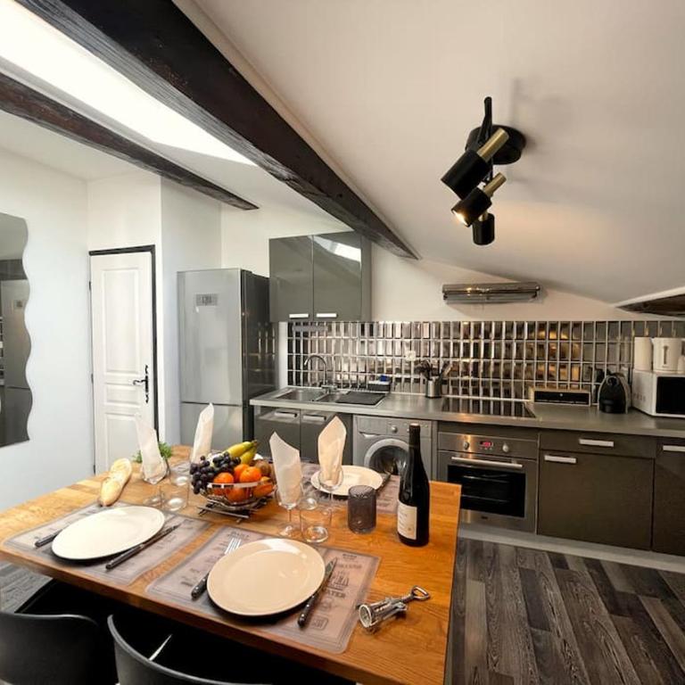Charme urbain sous les toits-Terrasse/Clim/Parking - Appartement 2 Chambres - 16