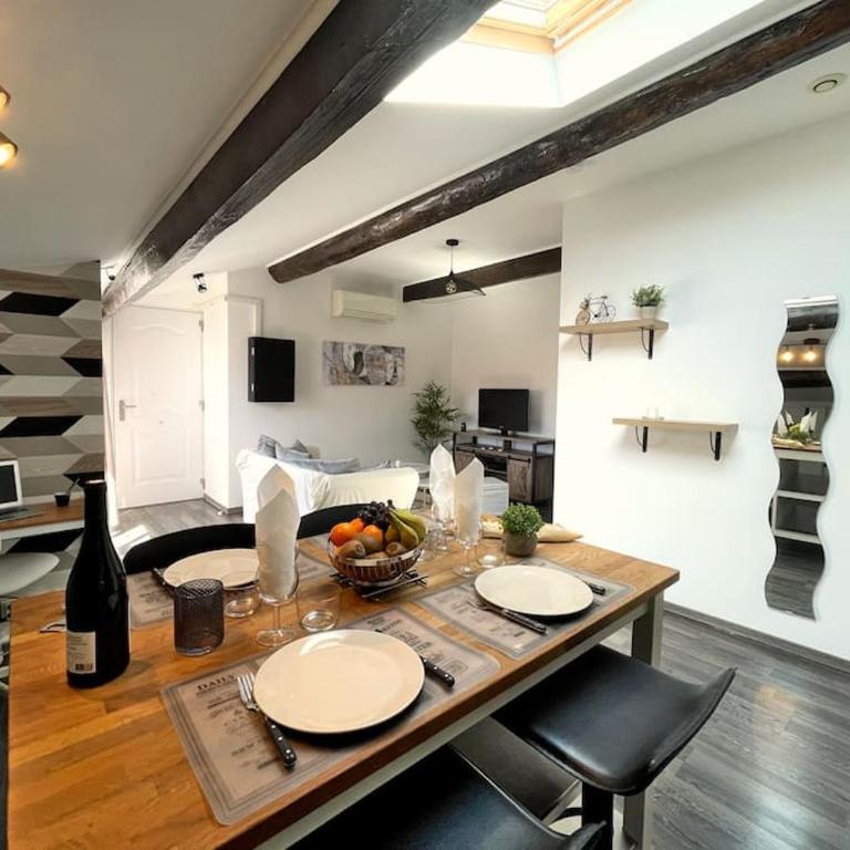 Charme urbain sous les toits-Terrasse/Clim/Parking - Appartement 2 Chambres - 17