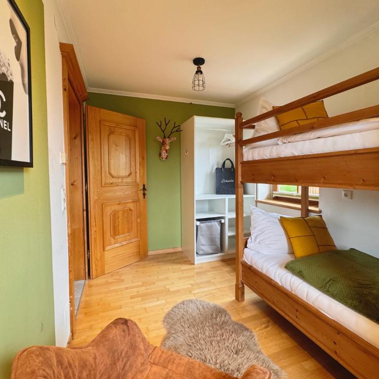 5* Panorama Chalet mit Sauna by Belle Stay - Casa con 5 Camere da Letto - 64