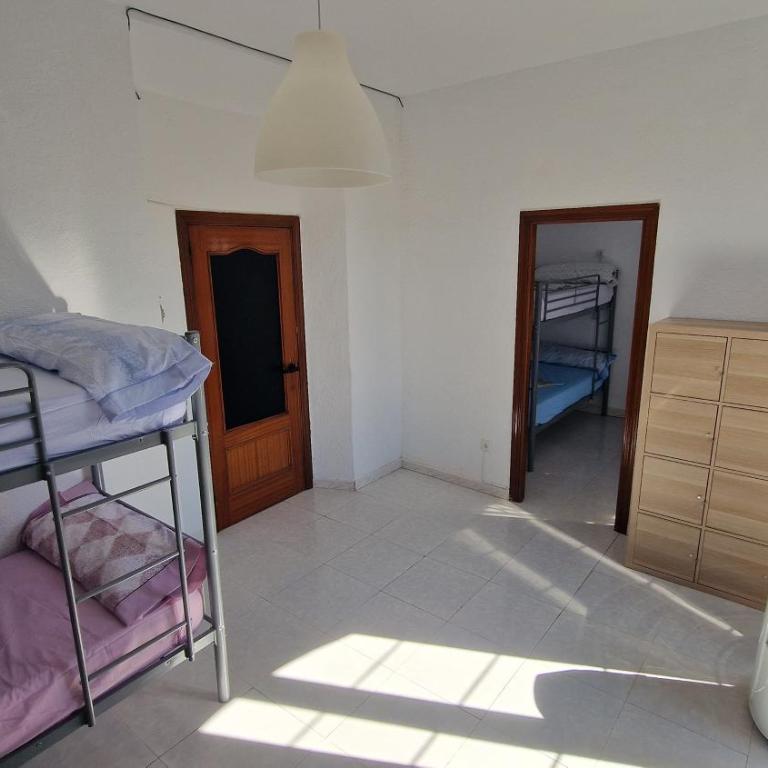 Historic Malaga Centro Rooms - Bed in 8-Bed Mixed Dormitory Room - 2