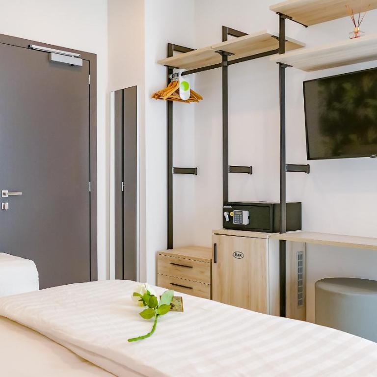 Hotel Benaco Garda ***S - Superior Triple Room with Terrace and Kitchen Use - 18