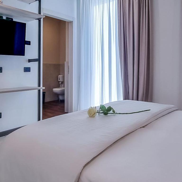 Hotel Benaco Garda ***S - Superior Triple Room with Terrace and Kitchen Use - 17