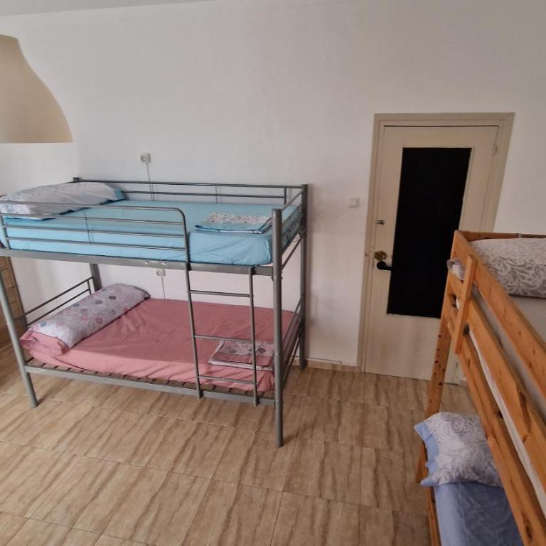 Historic Malaga Centro Rooms - Bed in 6-Bed Female Dormitory Room - 5