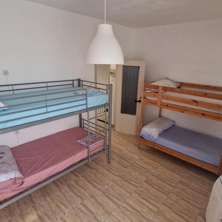 Historic Malaga Centro Rooms - Bed in 6-Bed Female Dormitory Room - 4