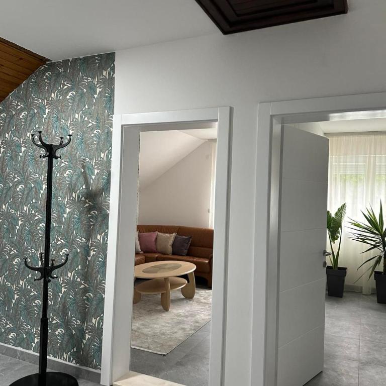Apartment Holiday - Apartman sa 2 Spavaće Sobe i Balkonom - 21