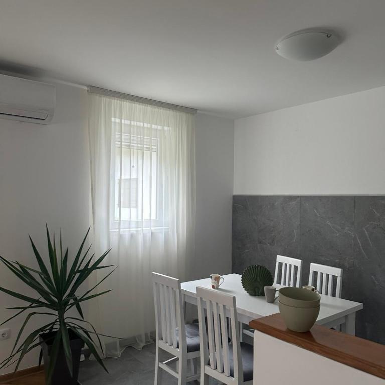 Apartment Holiday - Apartman sa 2 Spavaće Sobe i Pogledom na Vrt - 11