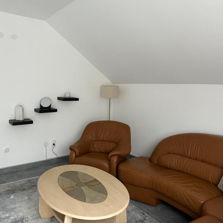 Apartment Holiday - Apartman sa 2 Spavaće Sobe i Balkonom - 23