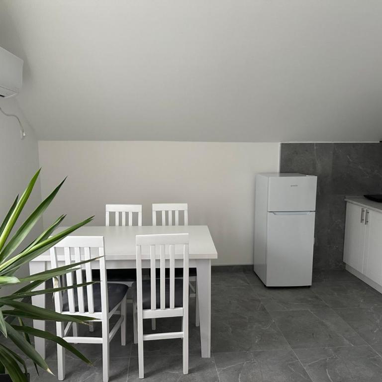 Apartment Holiday - Apartman sa 2 Spavaće Sobe i Balkonom - 26