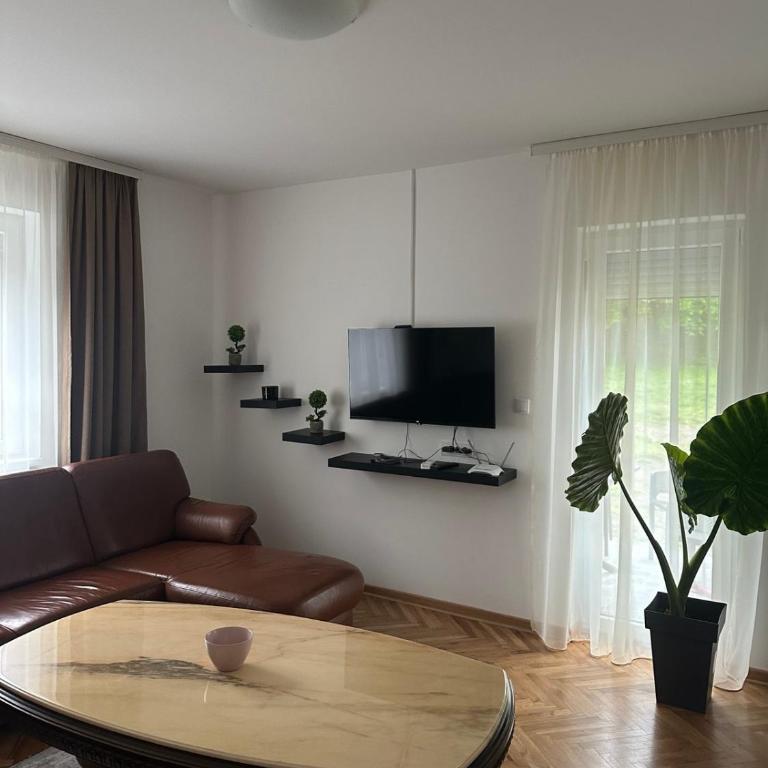 Apartment Holiday - Apartman sa 2 Spavaće Sobe i Pogledom na Vrt - 14