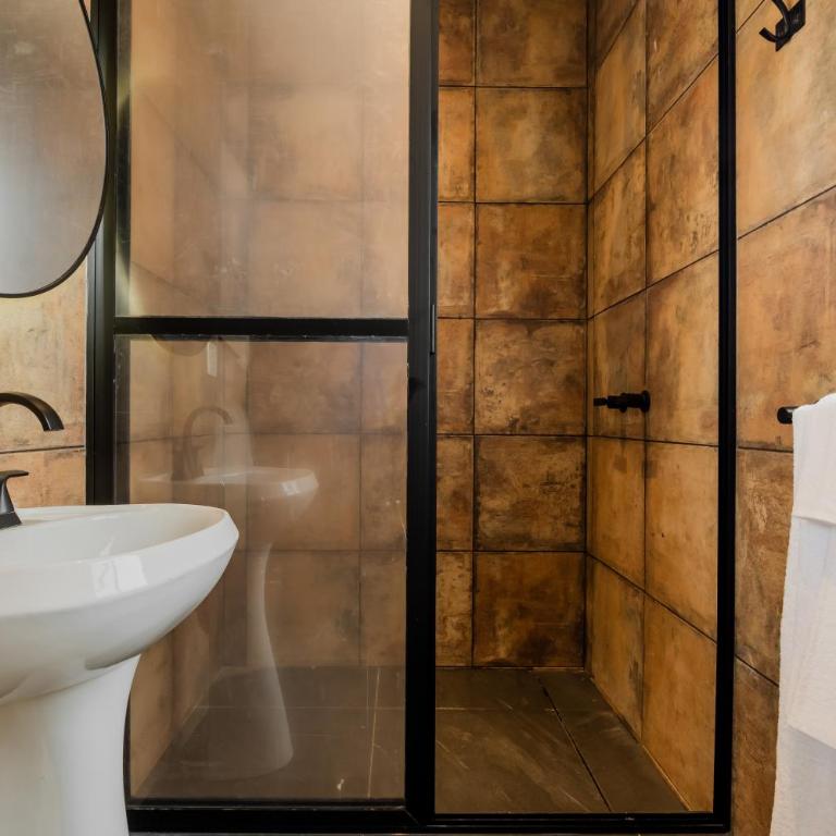*CASA ALUXES- Guesthouse* - King Studio - 1