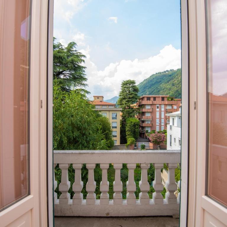 West Park Suite With Parking by Holiday Solutions - Two-Bedroom Apartment - 11