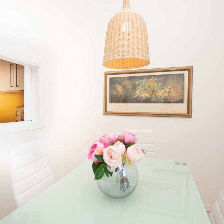 West Park Suite With Parking by Holiday Solutions - Two-Bedroom Apartment - 13