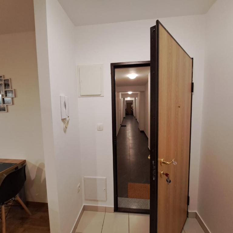 Apartman NOLA-Mostar Cityscape Retreat - One-Bedroom Apartment - 16