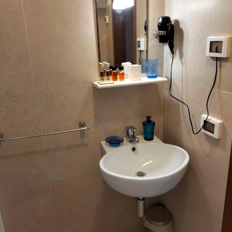 San Filippo Neri - CAMERE - Camera Tripla - 6