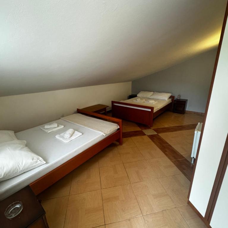 Guesthouse Vila Tamburic - Triple Room - 2
