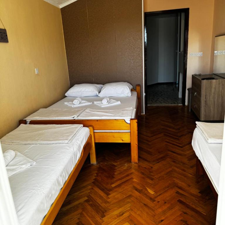 Guesthouse Vila Tamburic - Quadruple Room - 2