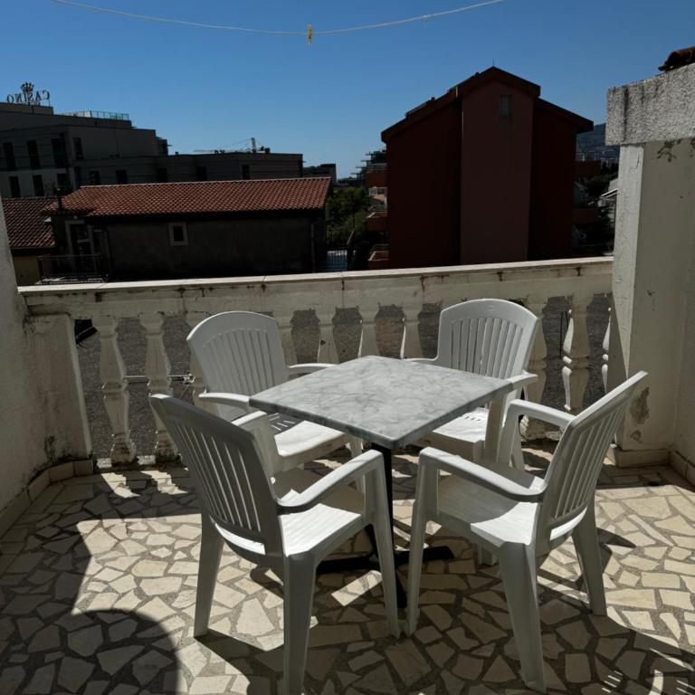 Guesthouse Vila Tamburic - Quadruple Room - 8
