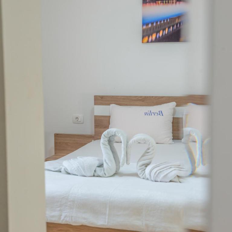 Premium Berlin with Pool - Luksuzna Trokrevetna Soba - 13