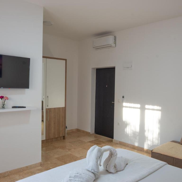Premium Berlin with Pool - Luksuzna Trokrevetna Soba - 9