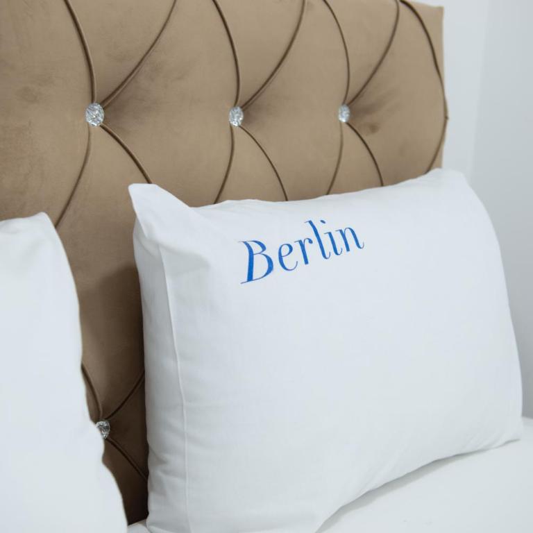 Premium Berlin with Pool - Porodična Soba - 9
