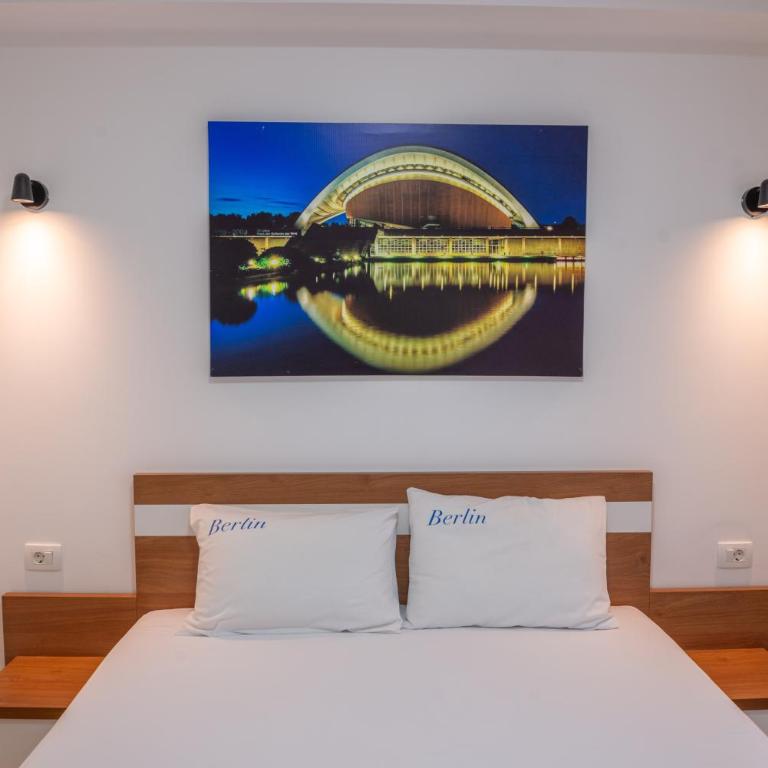 Premium Berlin with Pool - Deluks Suite - 10