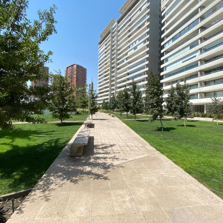 Departamento con gran vista a pasos de Parque Arauco - Apartamento de 1 dormitorio - 17