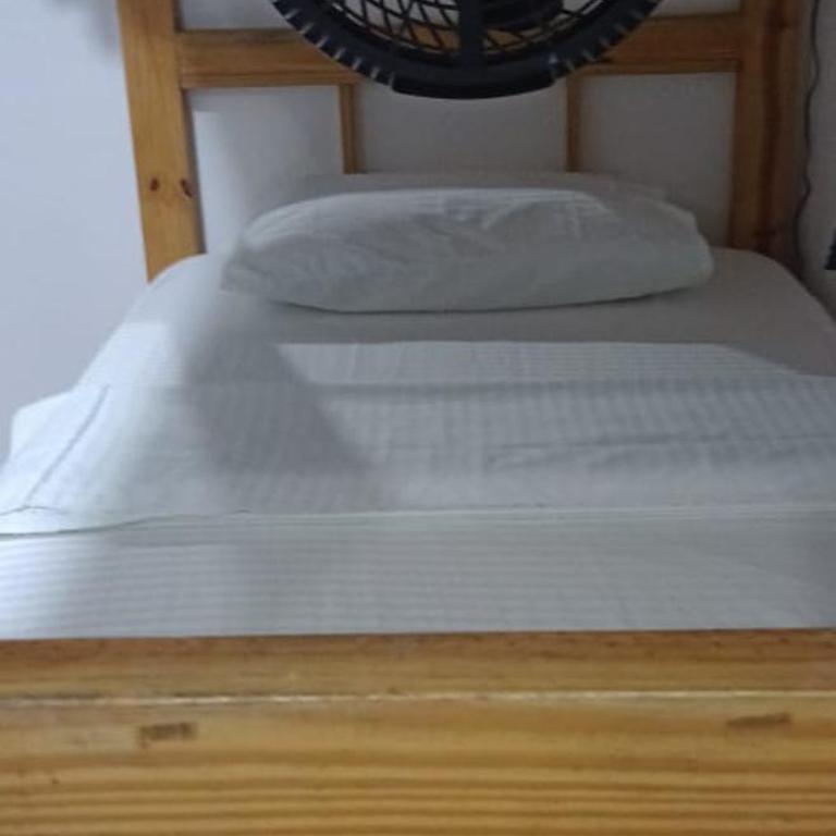 Hostal Palo Alto - Cama individual en dormitorio mixto - 5