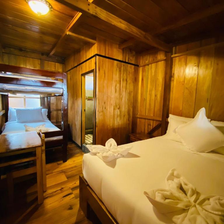 Guayabo Hostal Mindo - Economy Quadruple Room - 1