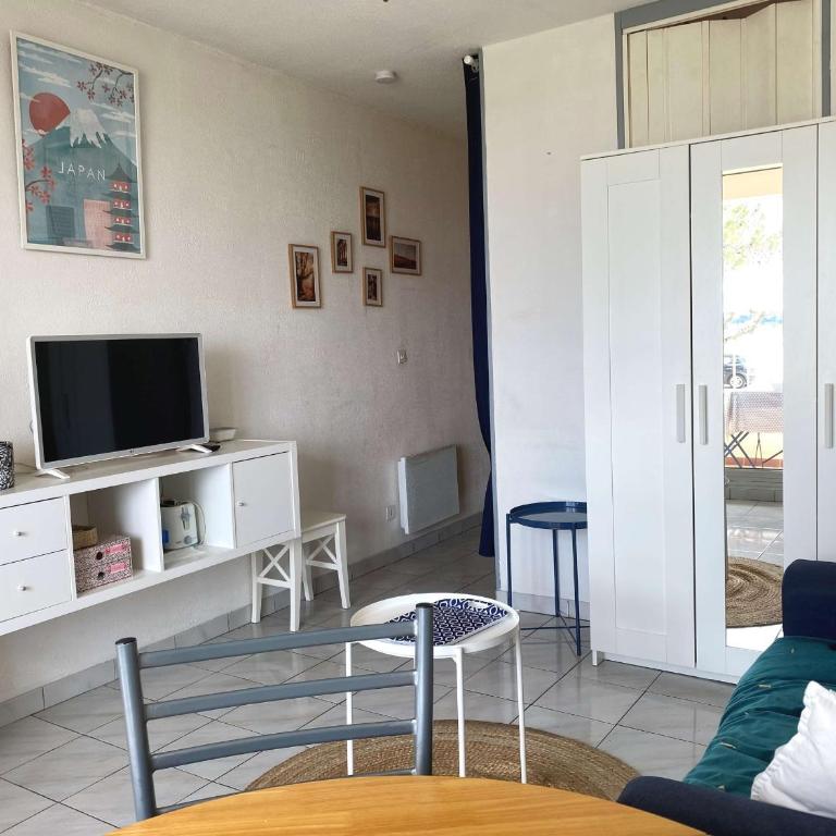 Bel Appartement T1 avec Loggia à Balaruc-les-Bains - FR-1-553-254 - Appartement - 4