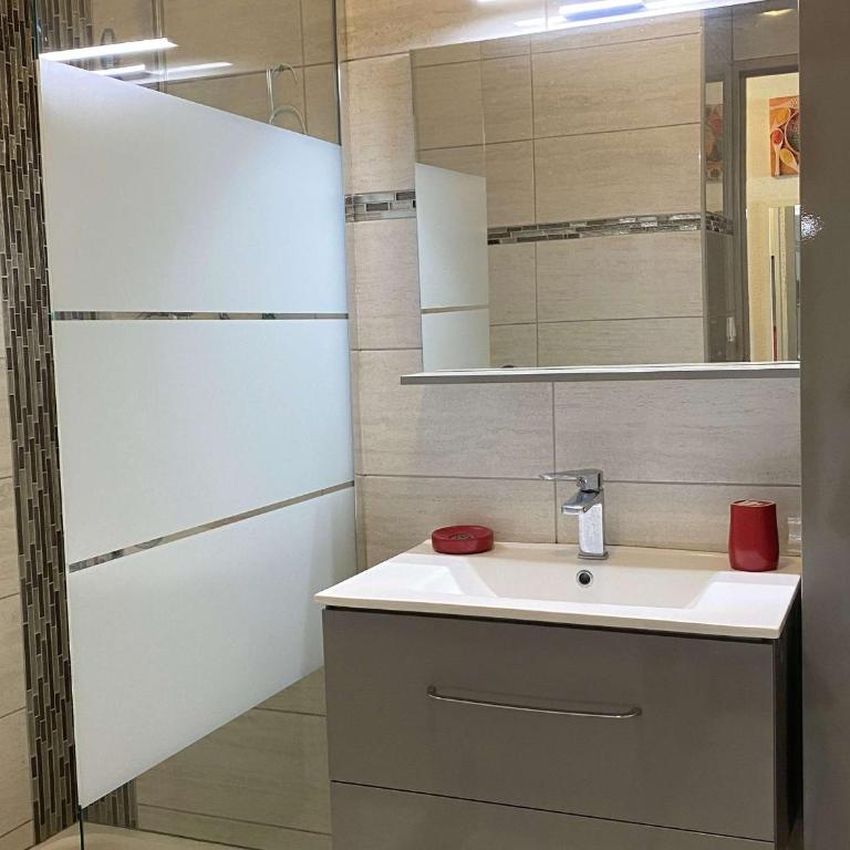 Bel Appartement T1 avec Loggia à Balaruc-les-Bains - FR-1-553-254 - Appartement - 11