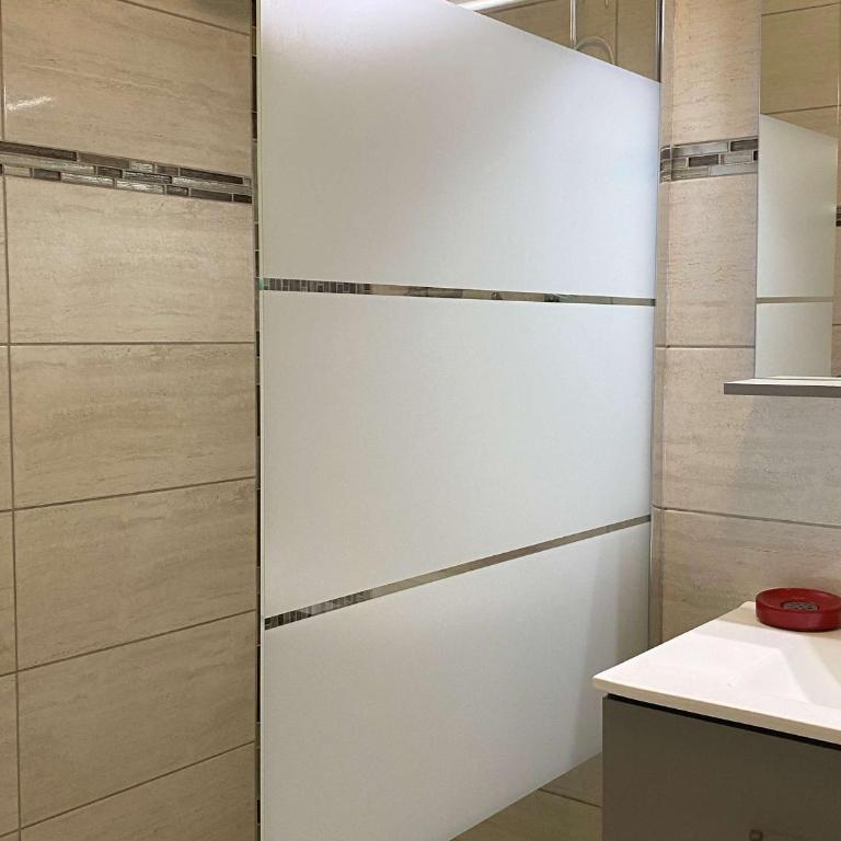 Bel Appartement T1 avec Loggia à Balaruc-les-Bains - FR-1-553-254 - Appartement - 12