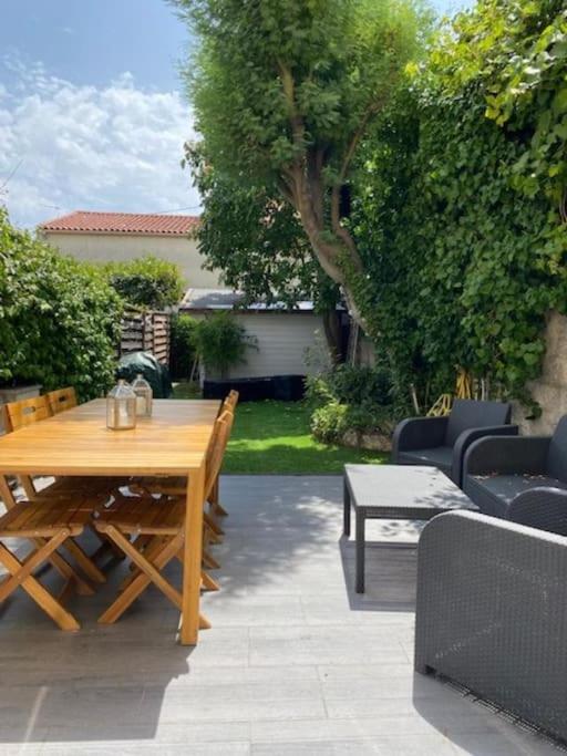 BEAU REZ DE JARDIN- Cannes Suquet - Clim- Calme - Lumineux- 15 minutes Palais des Festival - Apartment mit 2 Schlafzimmern - 2