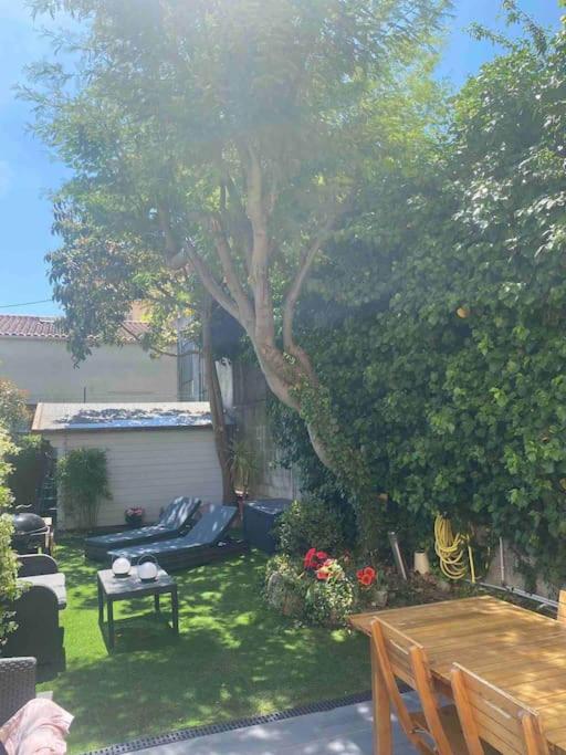 BEAU REZ DE JARDIN- Cannes Suquet - Clim- Calme - Lumineux- 15 minutes Palais des Festival - Apartment mit 2 Schlafzimmern - 6