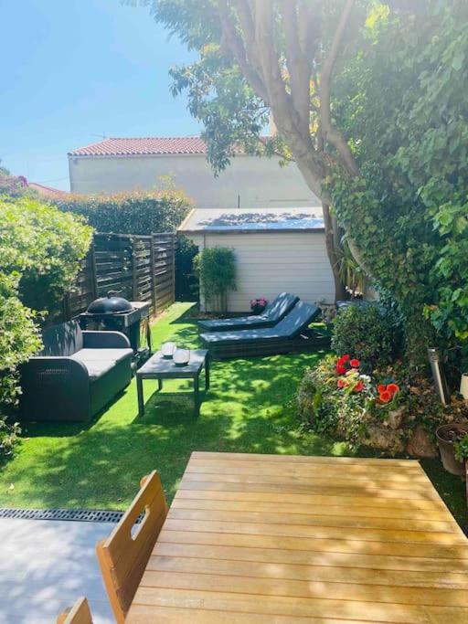 BEAU REZ DE JARDIN- Cannes Suquet - Clim- Calme - Lumineux- 15 minutes Palais des Festival - Apartment mit 2 Schlafzimmern - 19